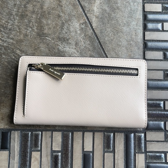Kate Spade Staci Colorblock Large Slim Bifold Wallet:
saffiano - Picture 4 of 16
